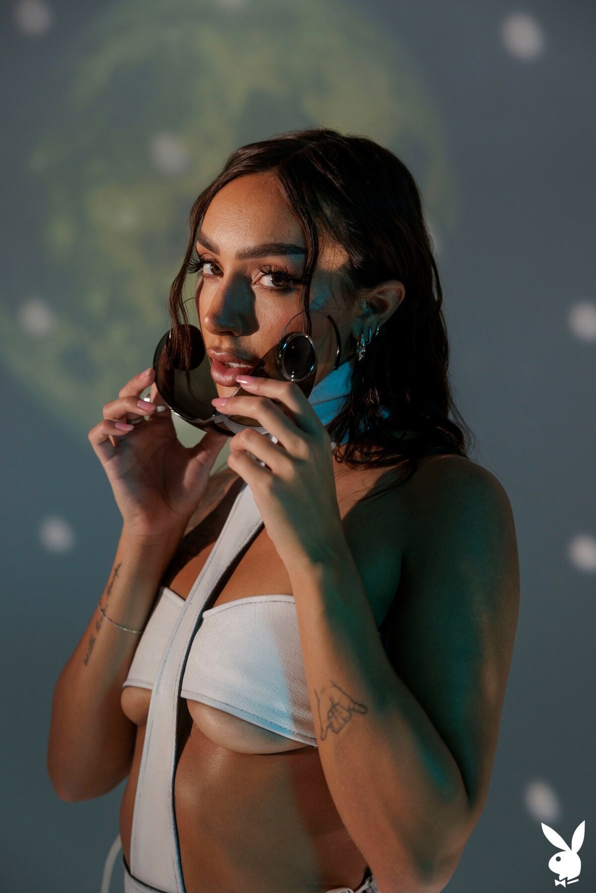 Sisi Rose unveils her sexy figure while flaunting her alluring attributes