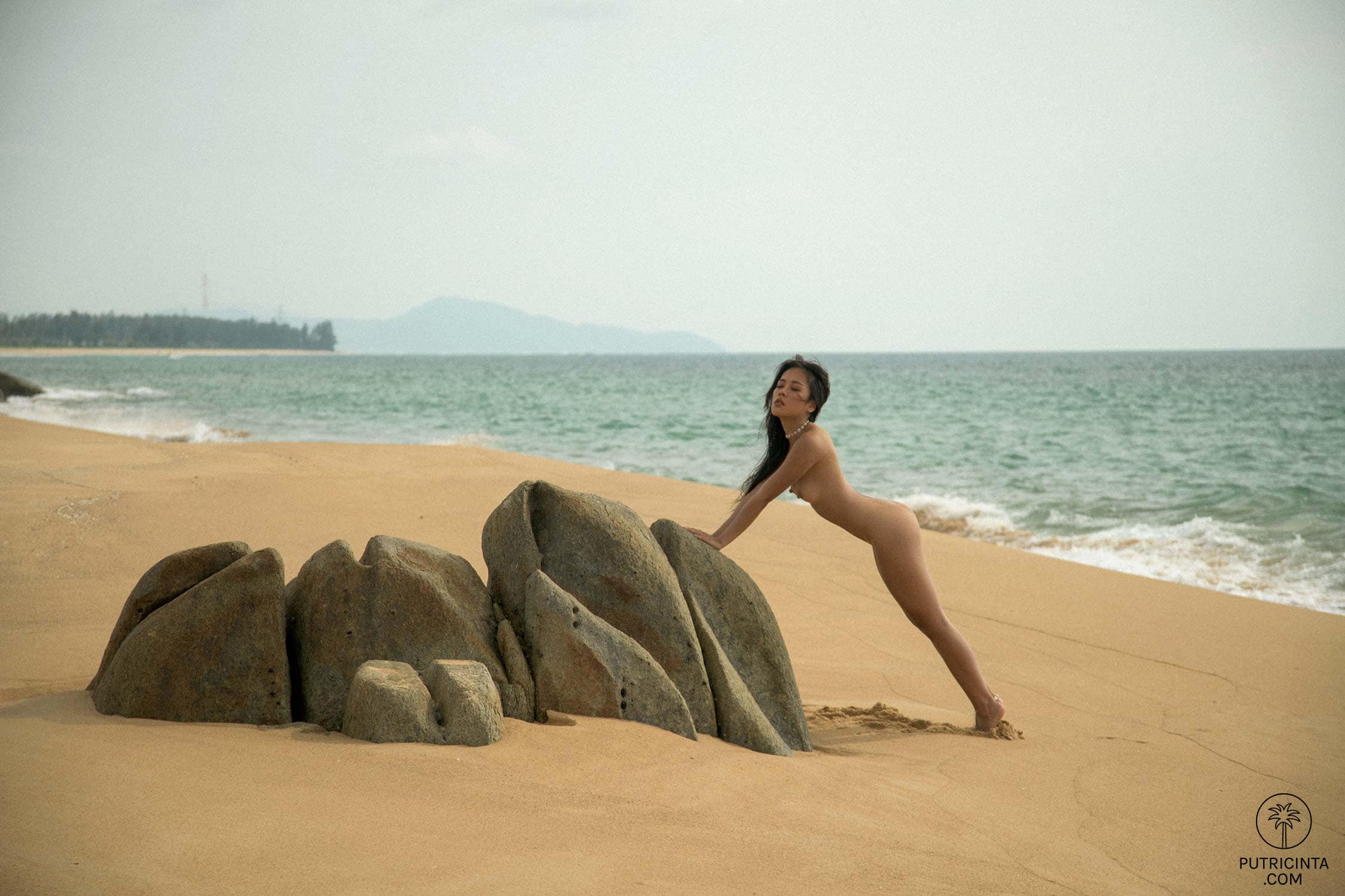 Danie Jane flaunts her petite figure and bubble butt at beach
