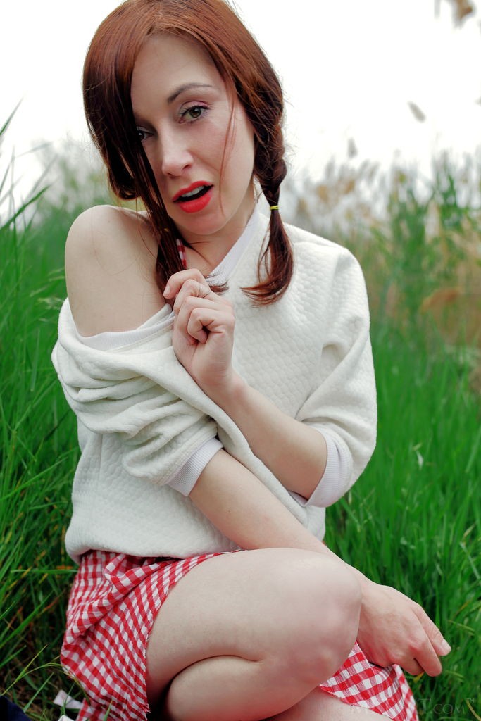 Night A - Sweet cutie masturbates in the middle of the field