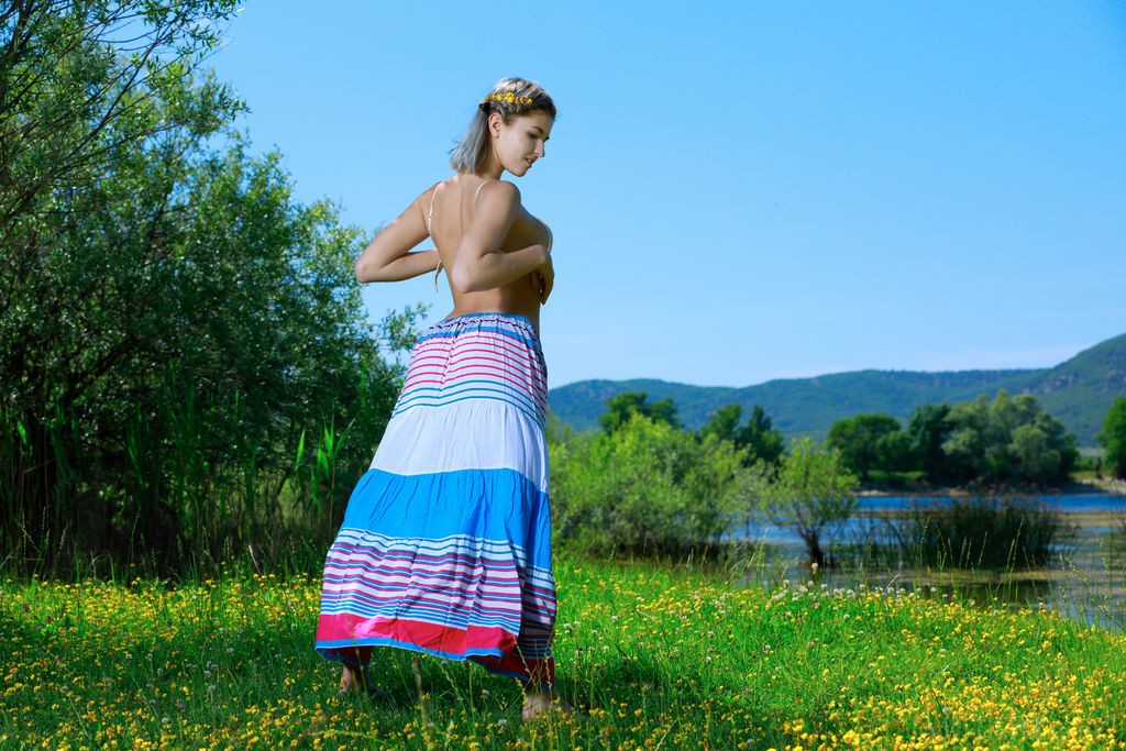 Libby - Blonde plays with her body in the meadows
