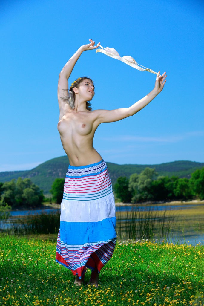 Libby - Blonde plays with her body in the meadows