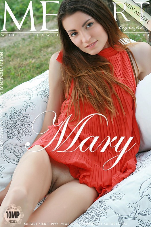 Mary Cayne - Amazing bombshell looks amazing in her red sweater
