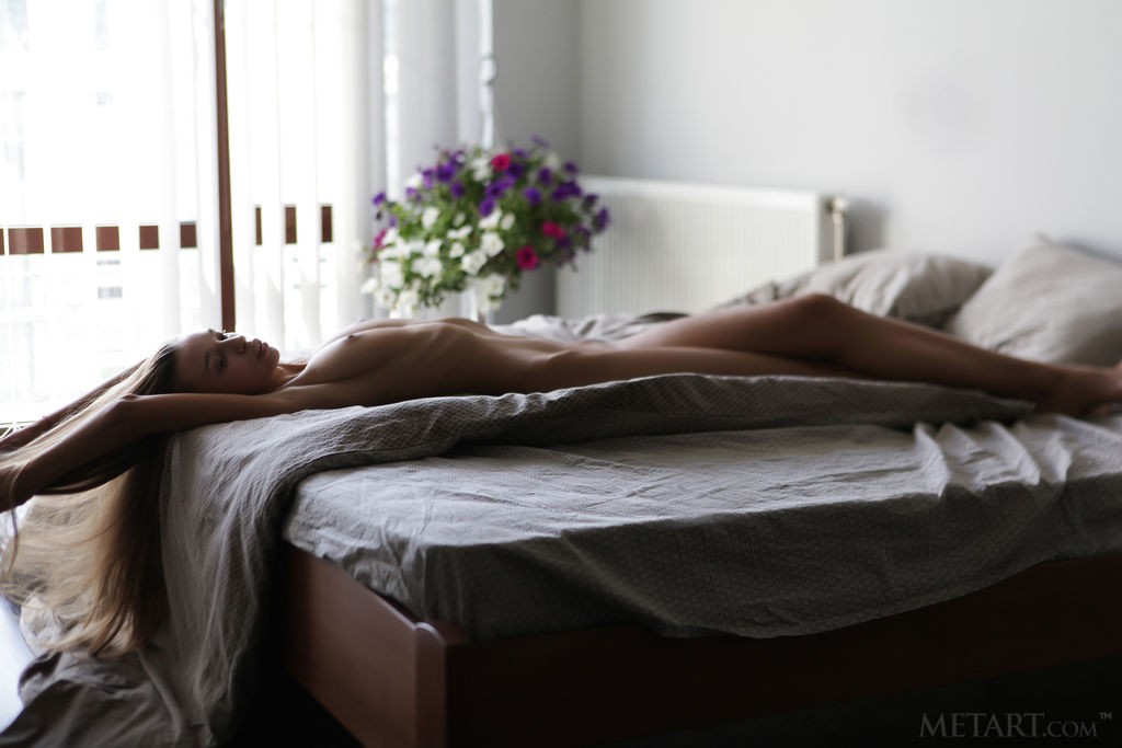 Elin - A long night ends with her face down in bed naked