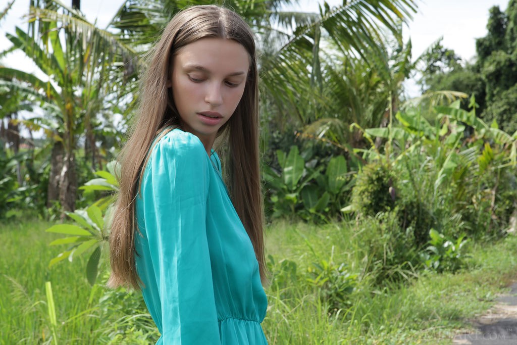 Elin - Innocent teen shows off in a tropical paradise