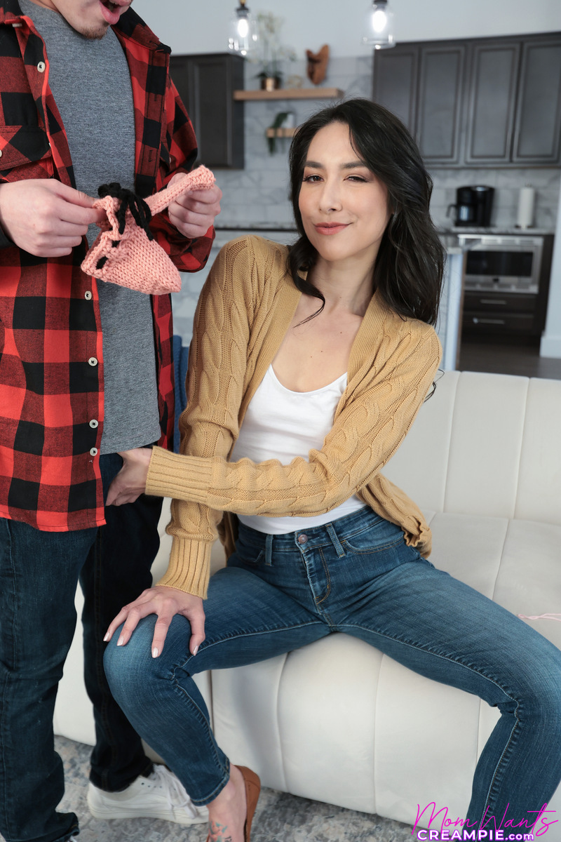 Isabel Love Getting A Big Fat Nut Right In The Pussy - Mom Lover