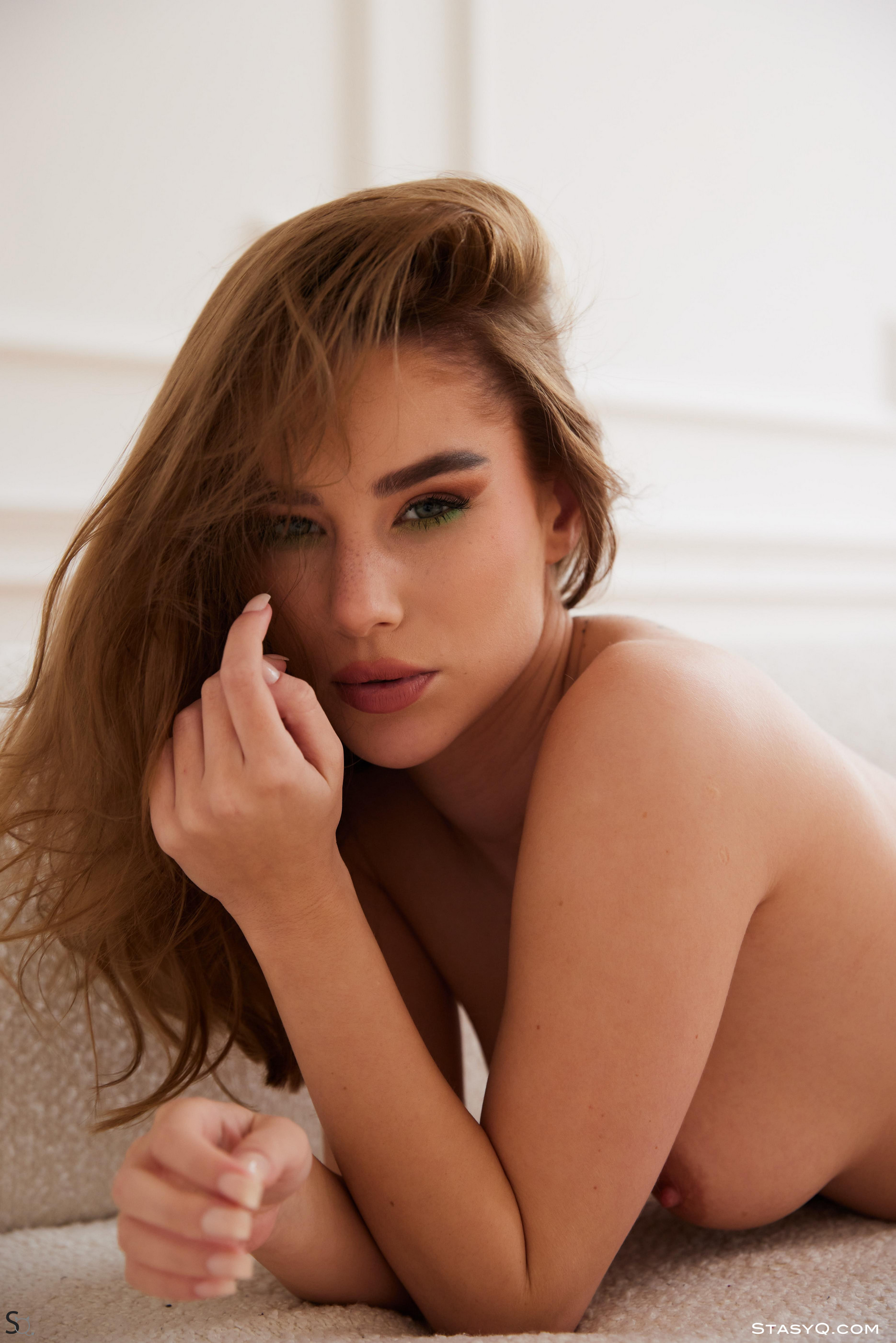 PaulineQ Erotic Model Stripping And Looks Amazing - Stasyq