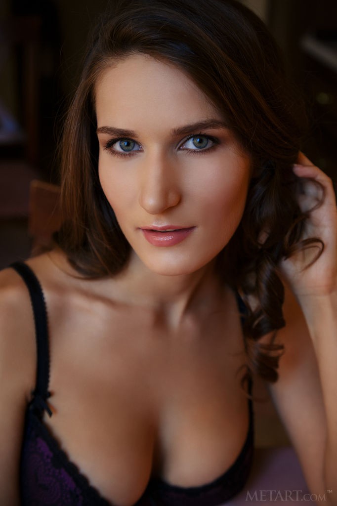 Elina - High heels and seductive underwear looks so good on her