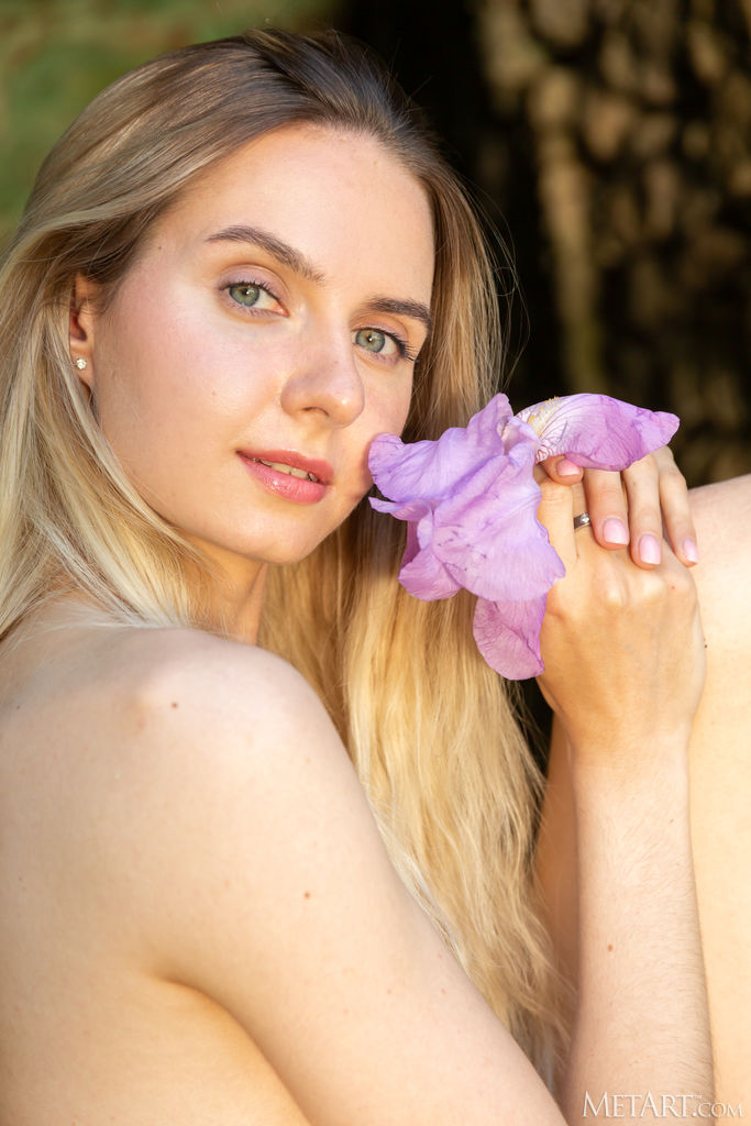 Emily Swan In A Pretty Summer Dress And High Heels That Show Off Her Lovely Long Legs - Met Art