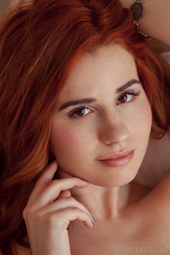 Nicole La Cray - Ravishing red head teen babe seduces you naked on the bed