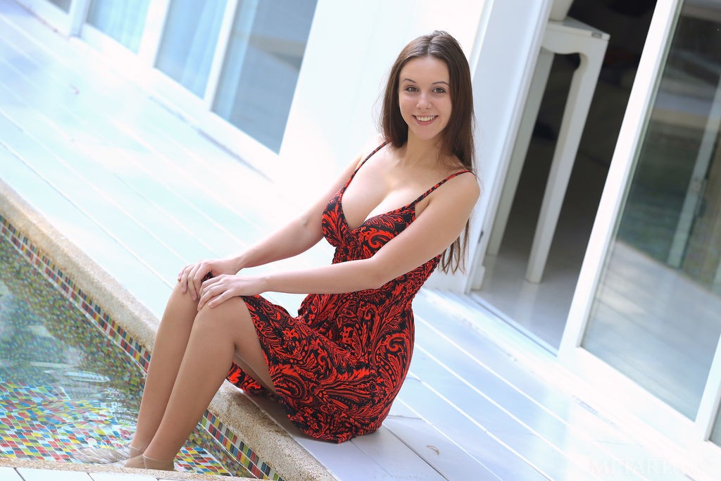 Alisa Amore - Just a lazy day outside relaxing naked in the pool