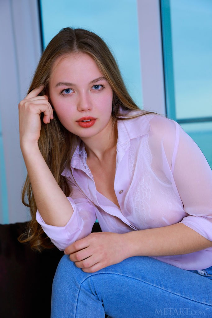 Camilla Stan - Pretty girl next door takes off her jeans and spreads pussy