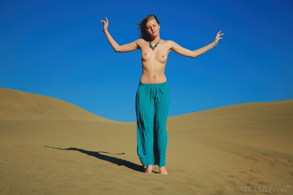 Mila I - Scorching hot redhead getting naked in the desert