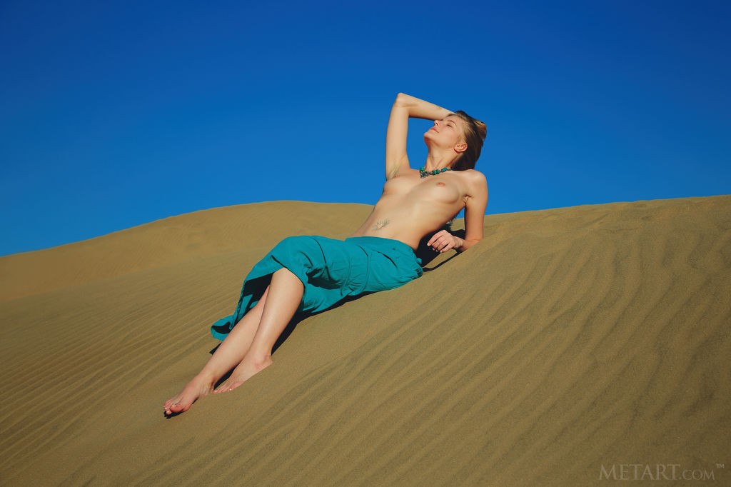 Mila I - Scorching hot redhead getting naked in the desert