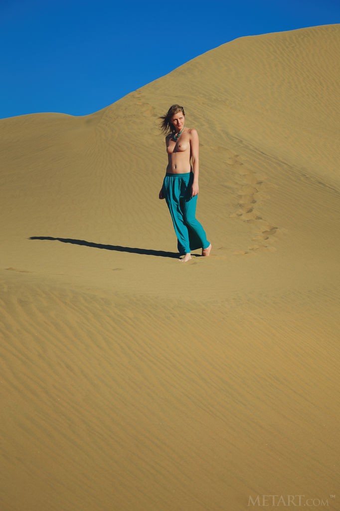 Mila I - Scorching hot redhead getting naked in the desert