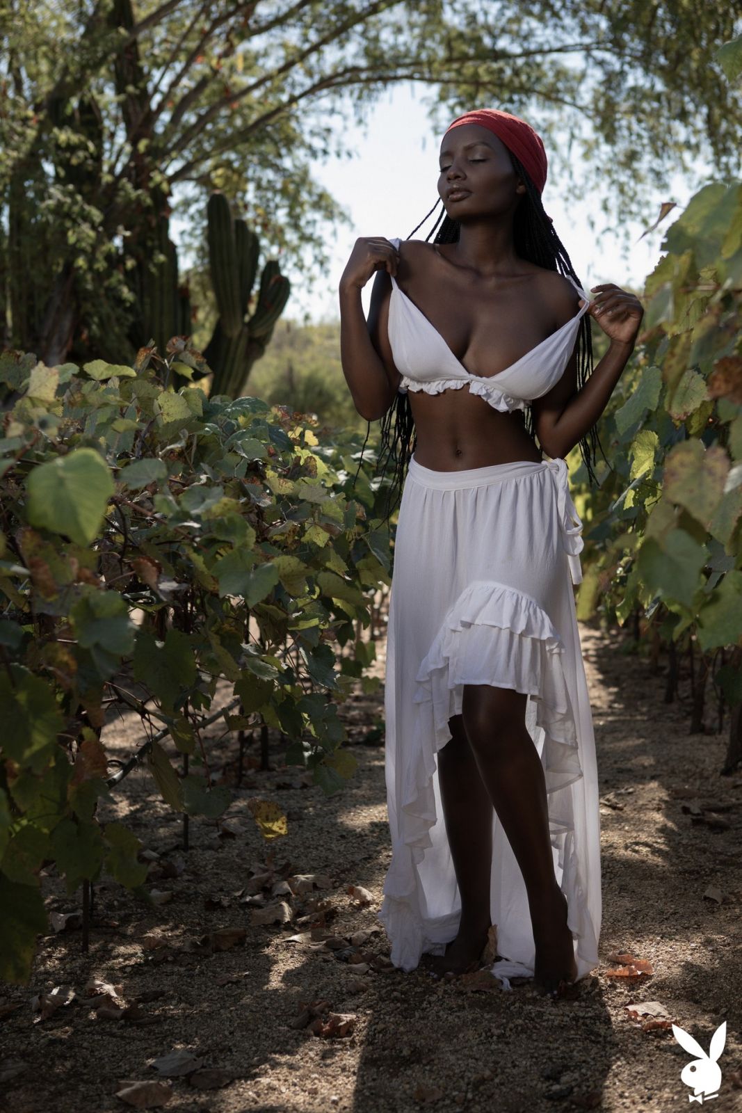 Shasta Wonder shows her dark booty and breasts in the grape field