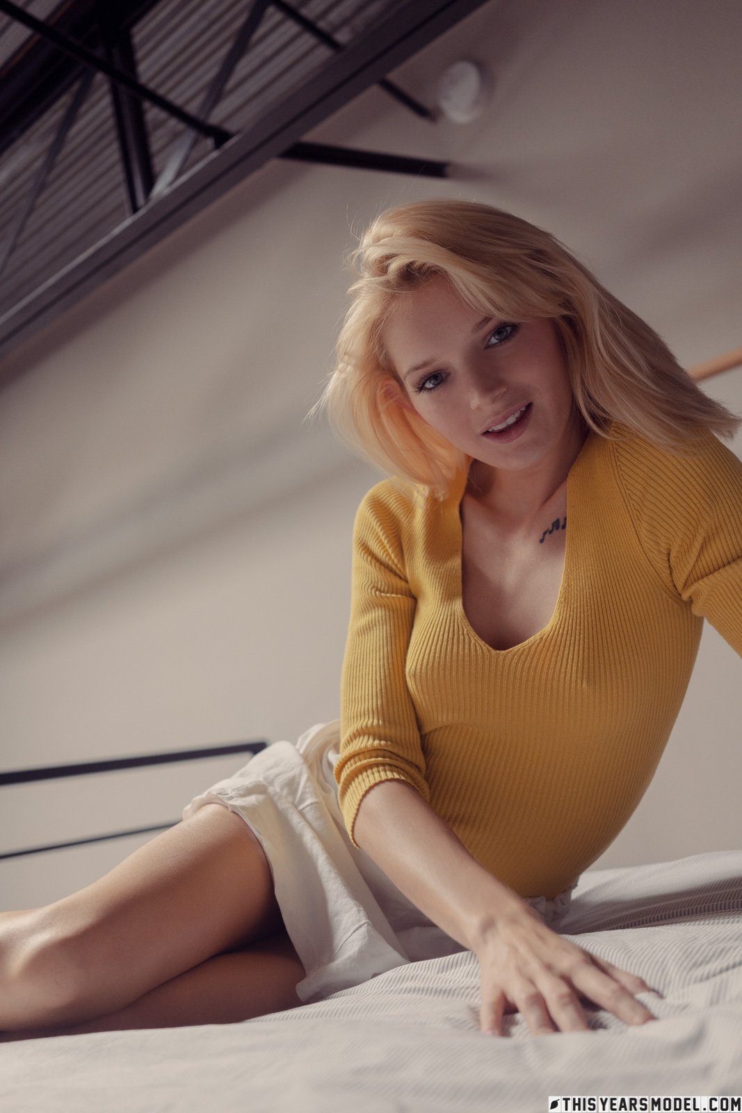 Stunning blonde Kylie Belle knows how to tease the camera