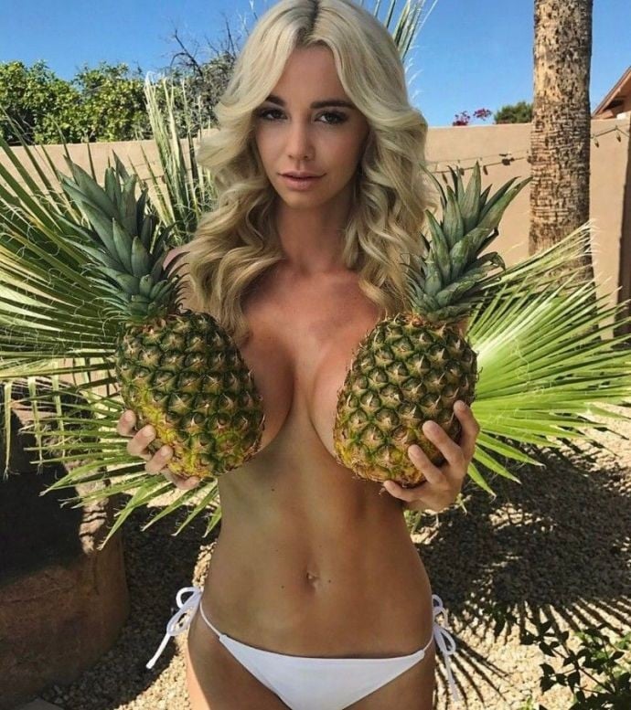 Sexiest pictures of Instagram star Caitlin Arnett